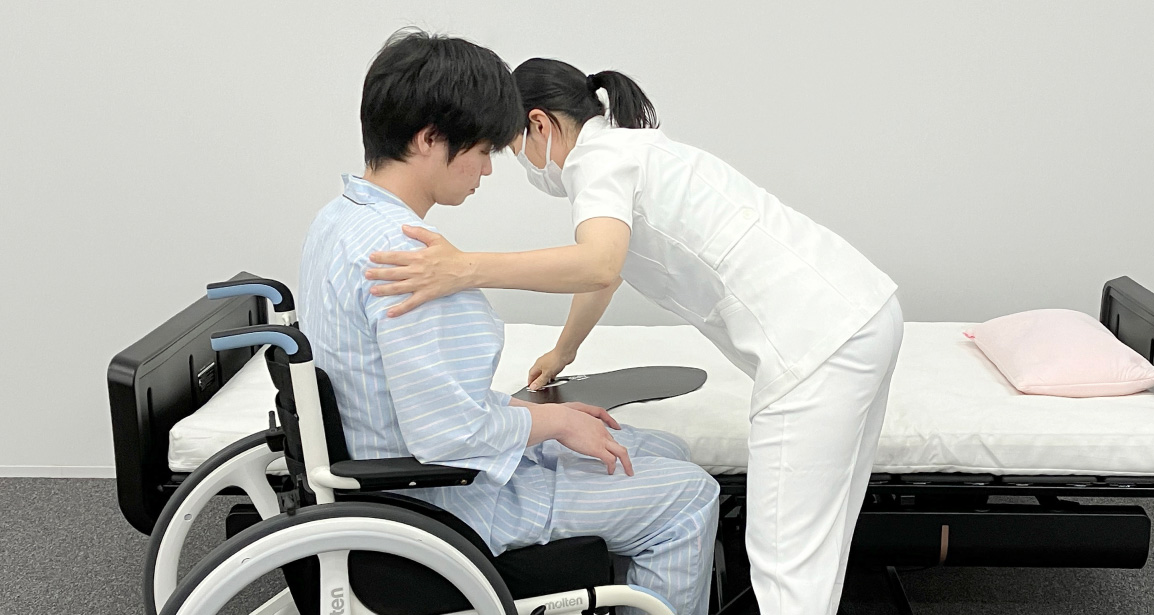 横にスライドさせる